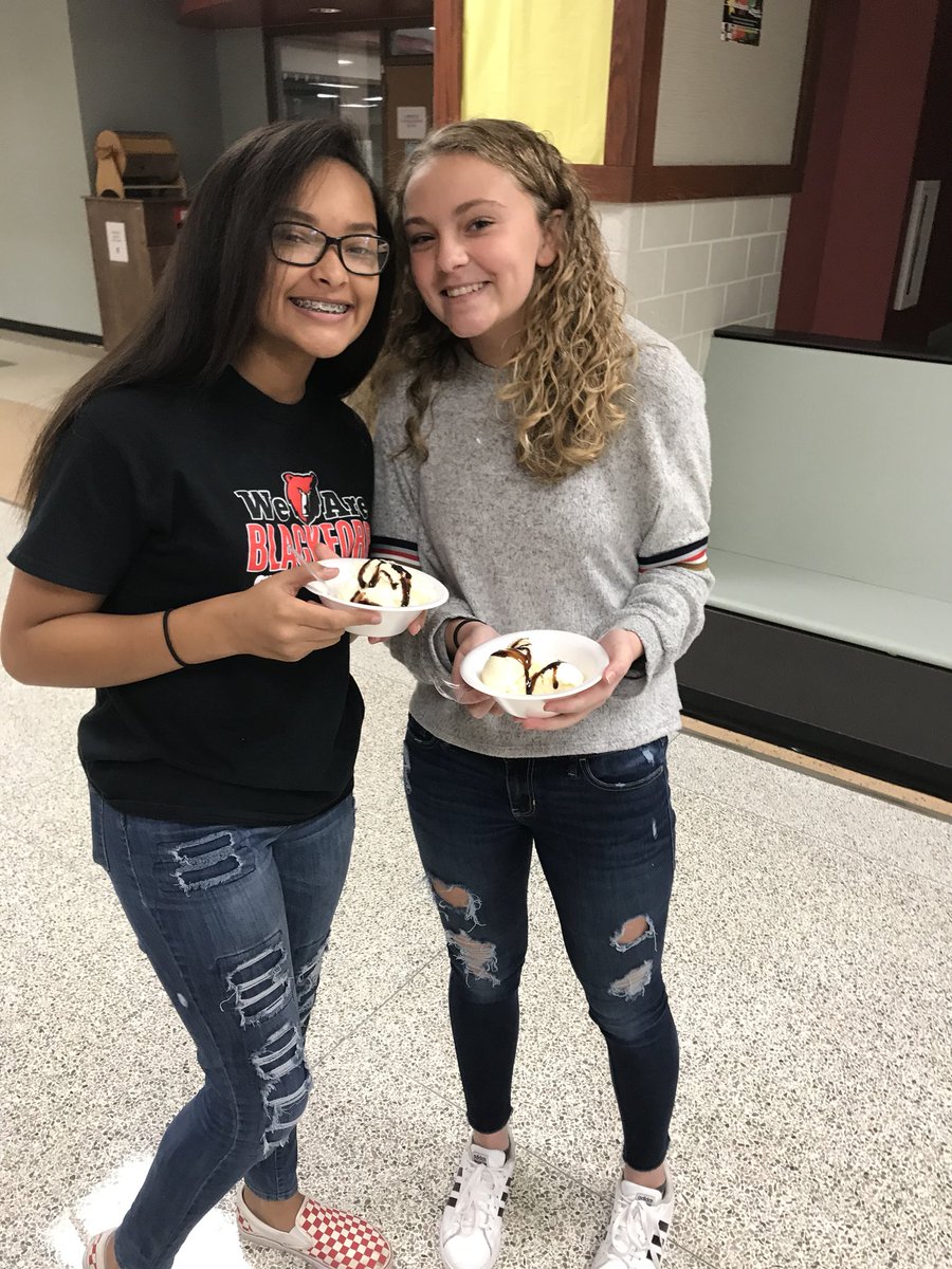Blackford_Bruin's tweet photo. Positive rewards day at BHS! #noreferrals #95percentattendance https://t.co/1zygUQS4KW
