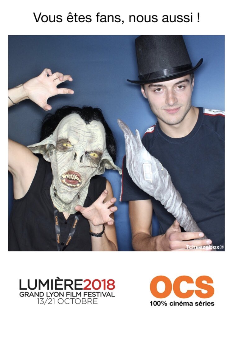 OrangeAuRA's tweet photo. 📸 🎁 Rendez vous dans les 2 photocalls @ocs situés sur les ailes et tentez de gagner des cadeaux ! Tweetez la photo en mentionnant @OrangeAuRA @FestLumiere et croisez les doigts 🤞                                    Les gagnants seront tirés au sort.  🍀🧙‍♂️ #Cinema https://t.co/LXzfLwyOJP