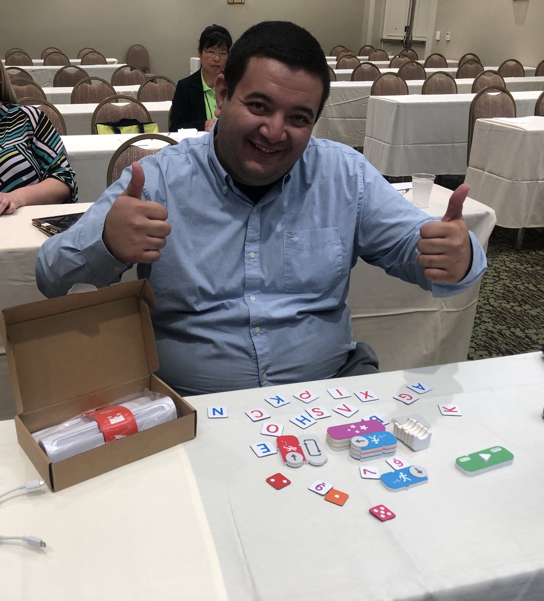 chatzopoulosn's tweet photo. The winner of the @PlayOsmo Genius Kit And extra base giveaway at #FCSC18 is celebrating!!  
We had so much fun sharing with attendees all the cool things we do at @PlatoSchools with Osmo #edtech @EricaValladao1 #edchat https://t.co/zInFR2PMiP