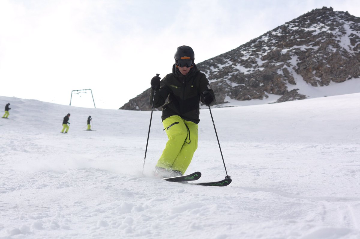 FH_Moguls's tweet photo. Closing a great week #MUGL @FH_Moguls skiing with a great team https://t.co/Yfg3iXYpQf