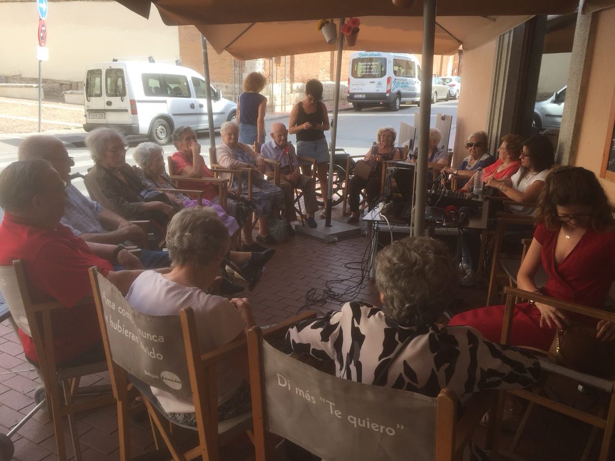 comunicatis_es's tweet photo. ¡Radio en la calle! Y en esta ocasión desde la bonita ciudad de #AlcaláDeHenares. Con las mayores de la @RBellaescusa y nuestro taller de radio.

👂 Bellaescusa Radio Programa 29 https://t.co/n7kDORlox3

#RadioConMayores #TallerdeRadio #Educomunicación https://t.co/qXRECZlabj