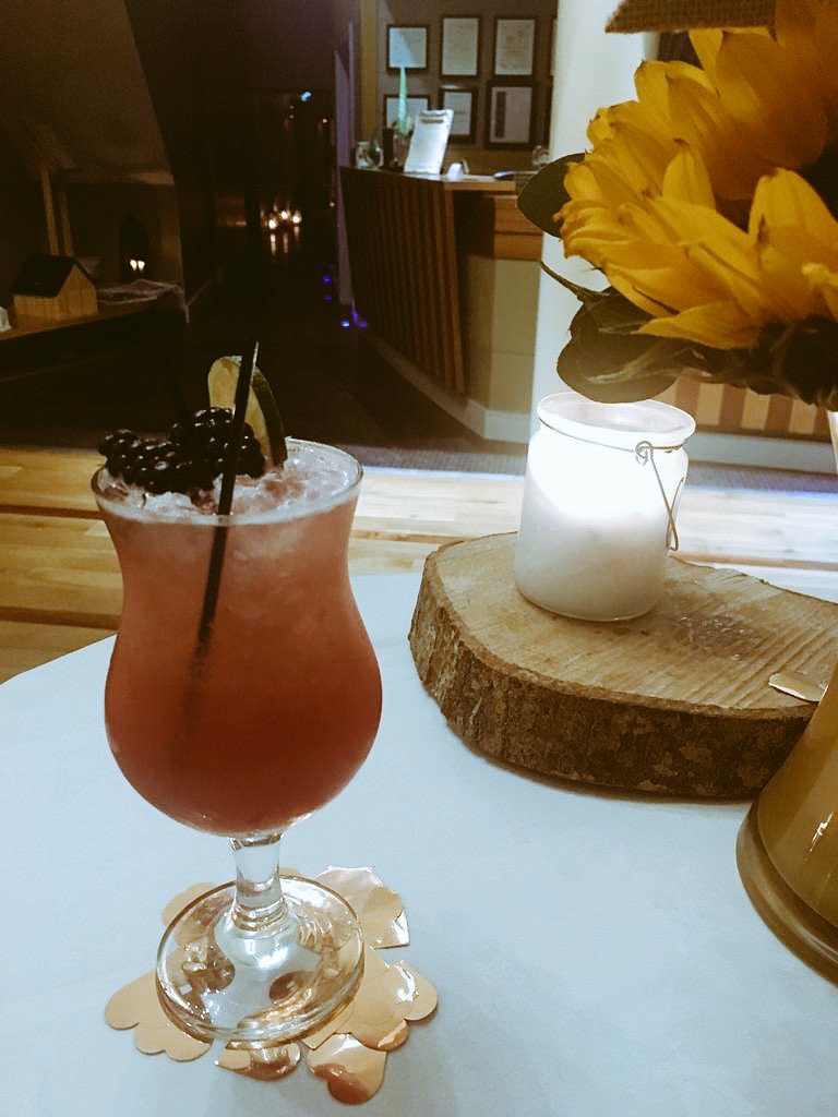 HotelDoolin's tweet photo. Get you Friday Feelzzz at Fitz’s Bar and checkout our thirst quenching cocktails #foolinindoolin #burrenbramble #Éirb&b https://t.co/ETlfcuKYs6