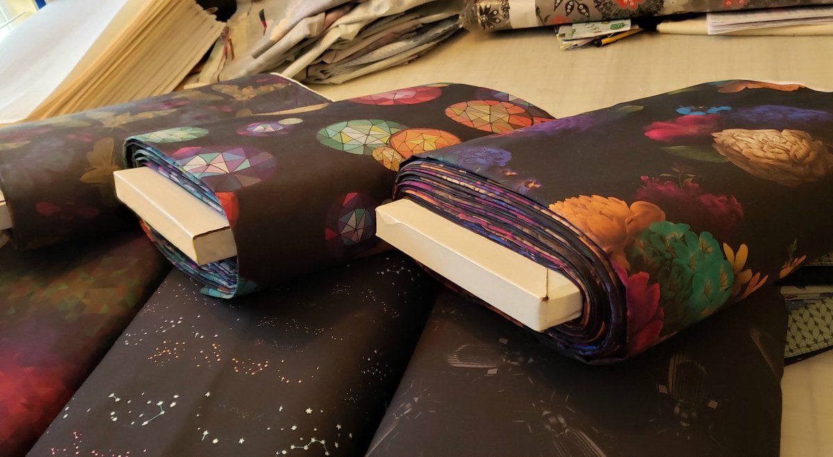erinlanebags's tweet image. Meet the Curiosities Collection-debuting at @STITCHES_Events first ever #STITCHESSoCal! 🎉

Want to get a better look, and maybe even see a few finished KNITPacks? Head on over to Bag Buddies for a video tour of Lindsey's newest fabric designs! 

facebook.com/groups/ErinLan…