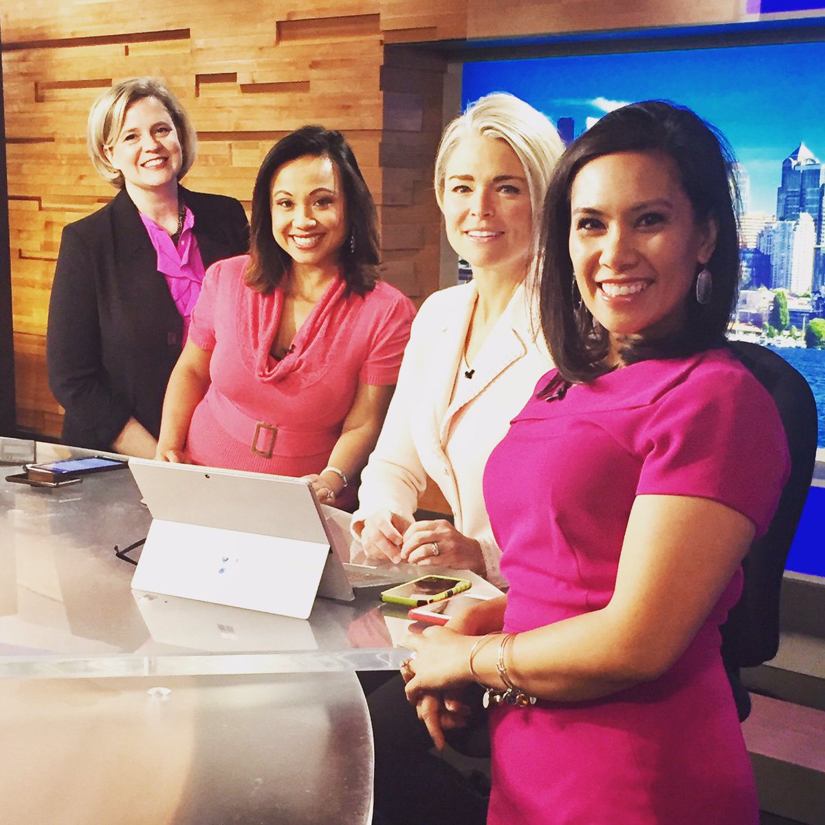 RachelYoungRF's tweet photo. Blue Friday? How about PINK FRIDAY! Join us as we support #breastcancerresearch #makingstridesagainstbreastcancer #seattlestrides @PatranyaKIRO7 @ClancyKIRO7 @Tiffanykiro7 @KIRO7Seattle https://t.co/xw4gm5fFrK
