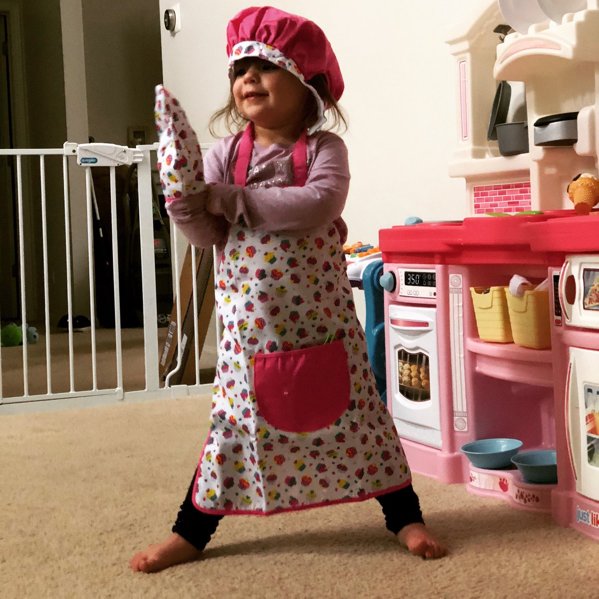 phyreous's tweet photo. She’s doing some cooking tonight for Daddy. And now brushing my hair. I think she missed me these last few days 😍😍❤️❤️😍😍 https://t.co/bwHSabjNWU