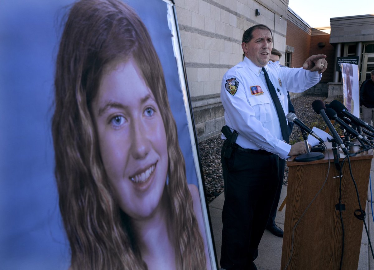 “I look out the kitchen window every day and say, ‘If you’re out there, come home to us, Jayme.’” Dozens of volunteers help in foot search for missing Wisconsin 13-year-old strib.mn/2P9MECV via @mlstrib Photo: @jerry_holt