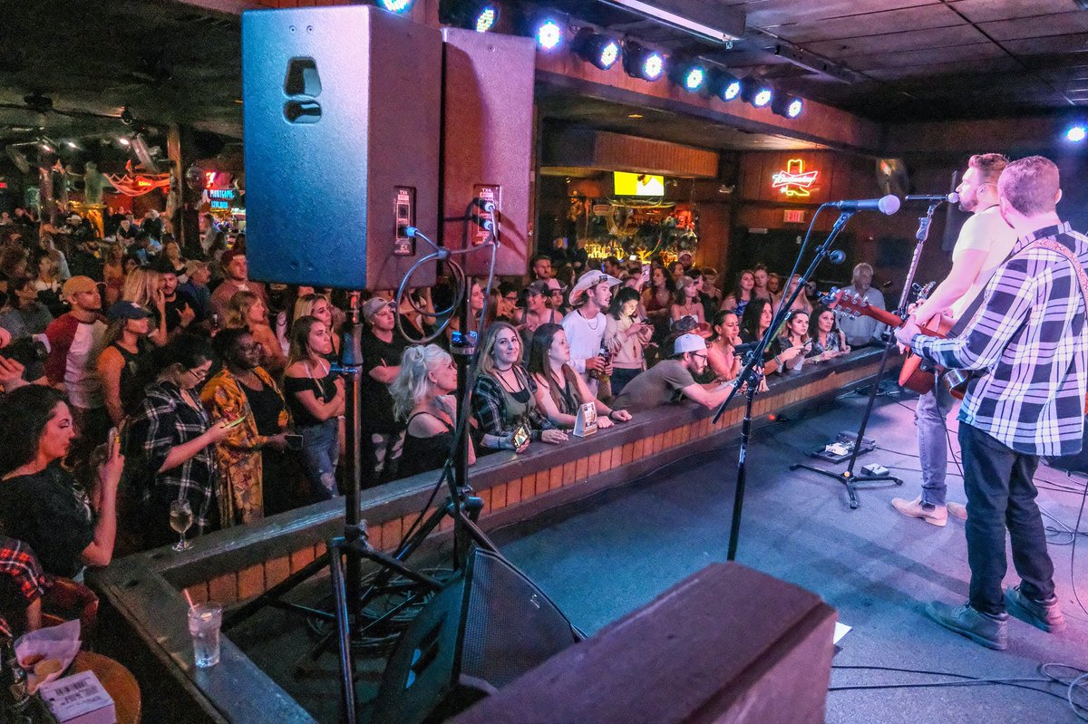 ryan_m_music's tweet photo. DAVIE FL.. y’all were INCREDIBLE last night.. we had a blast with y’all. See you real soon 🤘 @roundupdavie #DATtour #dropatailgate #countrymusic https://t.co/Rv4nh3OVui
