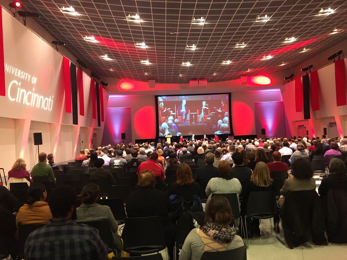 triciabuck's tweet photo. Thanks to one of my amazing LHS students for sharing an opportunity to see Presidential historian Doris Kearns Goodwin and Presidential Advisor David Gergen—awesome talk on leadership tonight at UC! #TigerFam https://t.co/FUUNW1HtkB