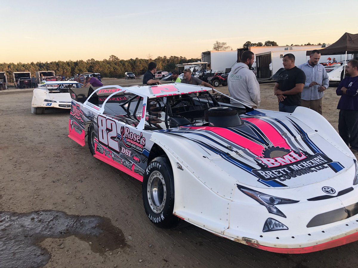 FuelLateModels's tweet photo. Gary Dillon awaits tech inspection here at @countylinenc for tomorrow’s $5000 FUEL Late Models Race. #FuelUpIn2018 #RaceForTheKids https://t.co/c2yxSNOZpR