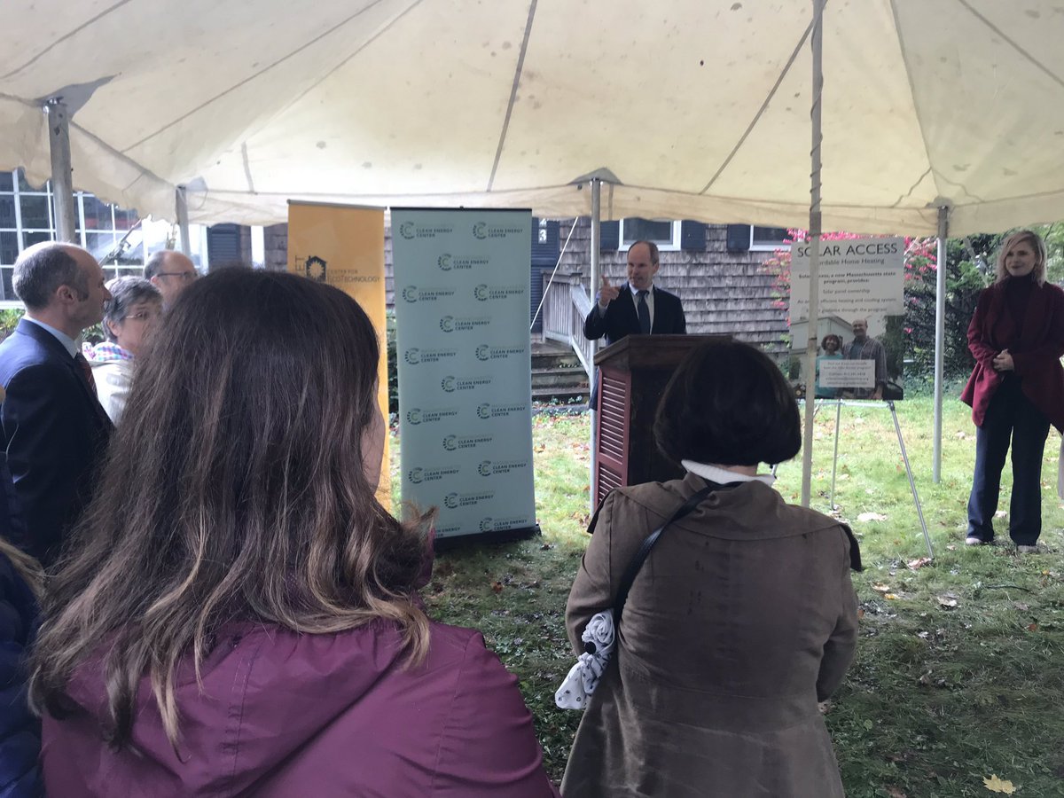 MassEEA's tweet image. This week at @MassEEA:

•@MassDCR announced improvements to Flynn Memorial Rink
•Ribbon cut on #cleanheating system for homeowner funded through #AffordableAccess Initiative
•@MassDEP awarded $800k to prevent pollution in waterways
•@MassDCR hosted 17th Neponset Pumpkin Float