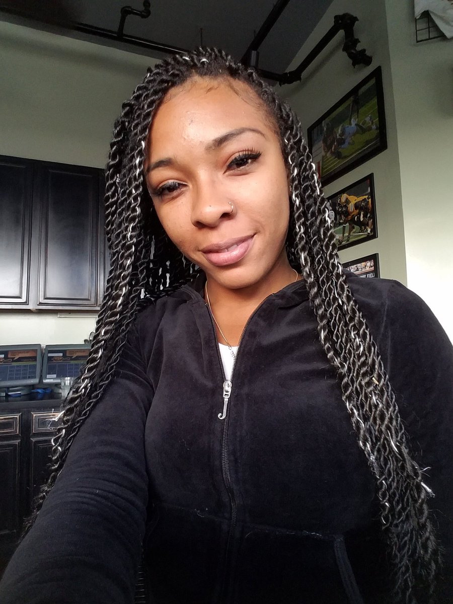nichelle_renee's tweet photo. Its Fridayyyyyyyyyyyy 

#365DaysofTBQ 🦋 https://t.co/l3mMa8ORUy