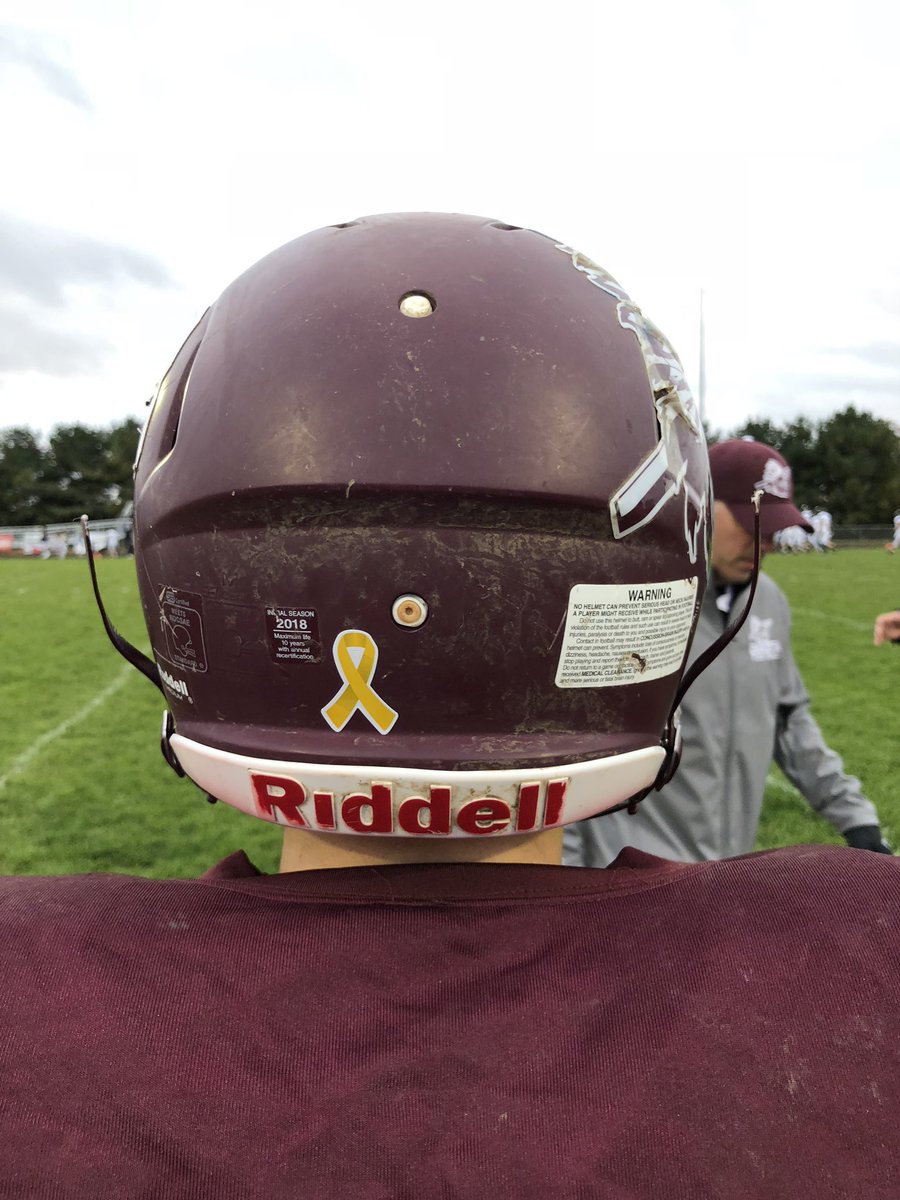 DakotaFball815's tweet photo. Wins or losses donβt really matter in the grand scheme of things...Dakota supports the Pecatonica community and Ava #AvasTribe https://t.co/KDRfvK5TVj