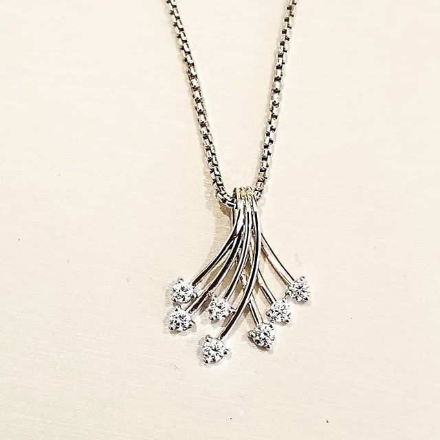 RockFineJewels's tweet photo. #rockfinejewels #diamondpendant #whitegoldanddiamonds #finejewellery #ilovediamonds #customdesignjewellery https://t.co/2d4mluexq9 https://t.co/eiCiDF22Cb