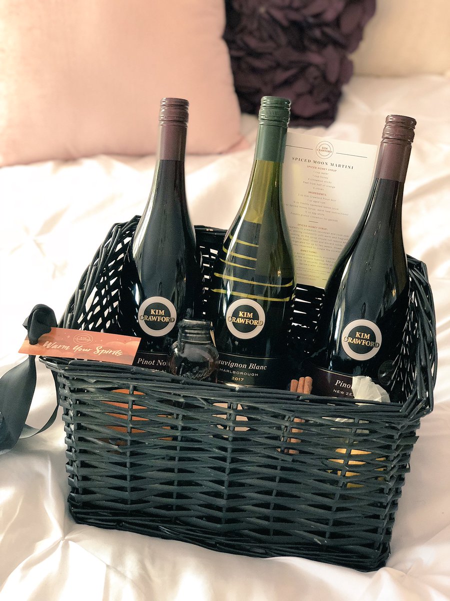 krystintysire's tweet image. I’m spicing things up this weekend with @kimcrawfordwine and making a delicious Spiced Moon Martini 🌙🍸 #kimcrawfordwine #undoordinary #weekendvibes