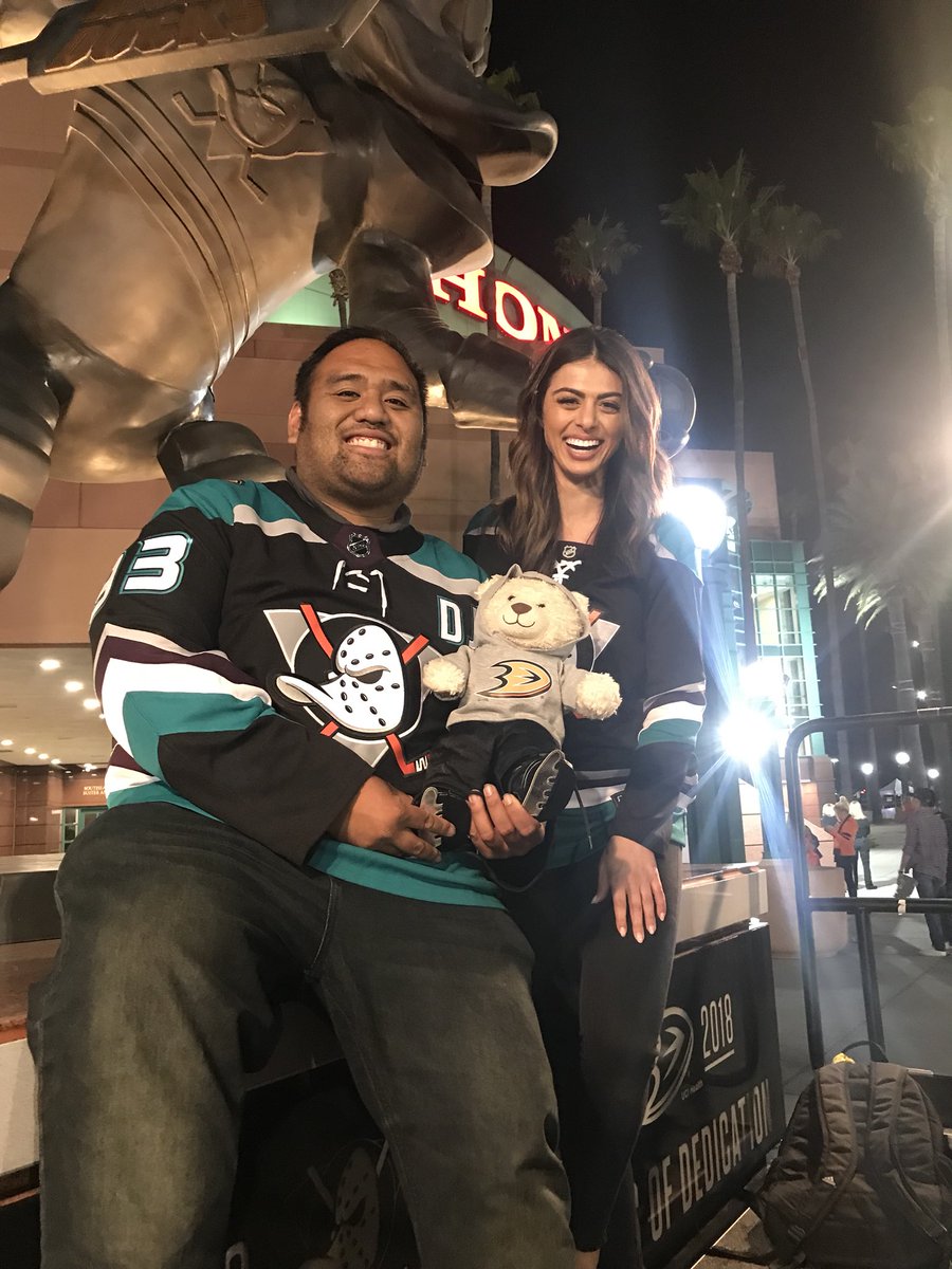 Kesbear17's tweet photo. I got a little out of control last night. But had a blast At #FaceoffFest  @AnaheimDucks thank you. @JoMaestro_ thanks for a turn DJ ing My Ducks are the best. https://t.co/JYQ0BNnZ2i