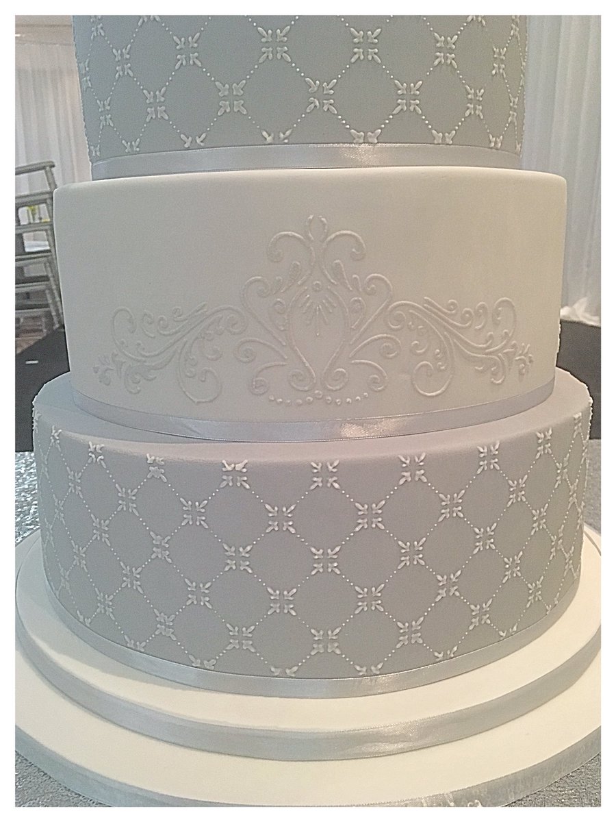 sweetanddel's tweet photo. Congratulations Rakha &amp; Ben who are celebrating their marriage at The Copthorne Hotel. Sponges are vanilla, lemon, chocolate and chocolate orange. 

#weddingcake #westmidlandsweddings #cake #congratulations #happy #happycouple #midlandsweddings https://t.co/sZf1BJWa7c