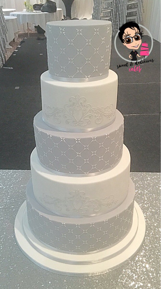 sweetanddel's tweet photo. Congratulations Rakha &amp; Ben who are celebrating their marriage at The Copthorne Hotel. Sponges are vanilla, lemon, chocolate and chocolate orange. 

#weddingcake #westmidlandsweddings #cake #congratulations #happy #happycouple #midlandsweddings https://t.co/sZf1BJWa7c