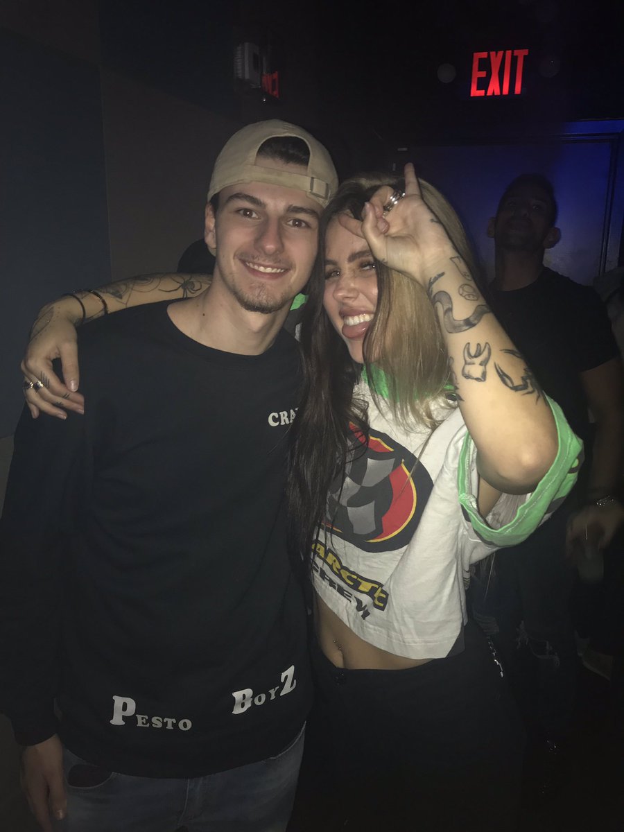 JervisThomas's tweet photo. @craysounds_ show last night was fucking incredible she is so talented and amazing I can’t wait to see her again🦋💙 #firstedmshow #chiken https://t.co/wxpDMf0oX1