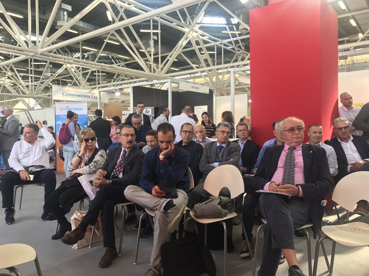 Giornata interessantissima di dibattiti a <a href="/BolognaFiere/">BolognaFiere Group</a>, oggi, per il @SaieBologna. Allo stand del <a href="/sole24ore/">IlSole24ORE</a> abbiamo parlato di sicurezza antisismica e riforma del codice appalti. Grazie a tutti i relatori! E a <a href="/PaolaFurno/">PaFurno</a> per l'organizzazione perfetta 👏🏻
