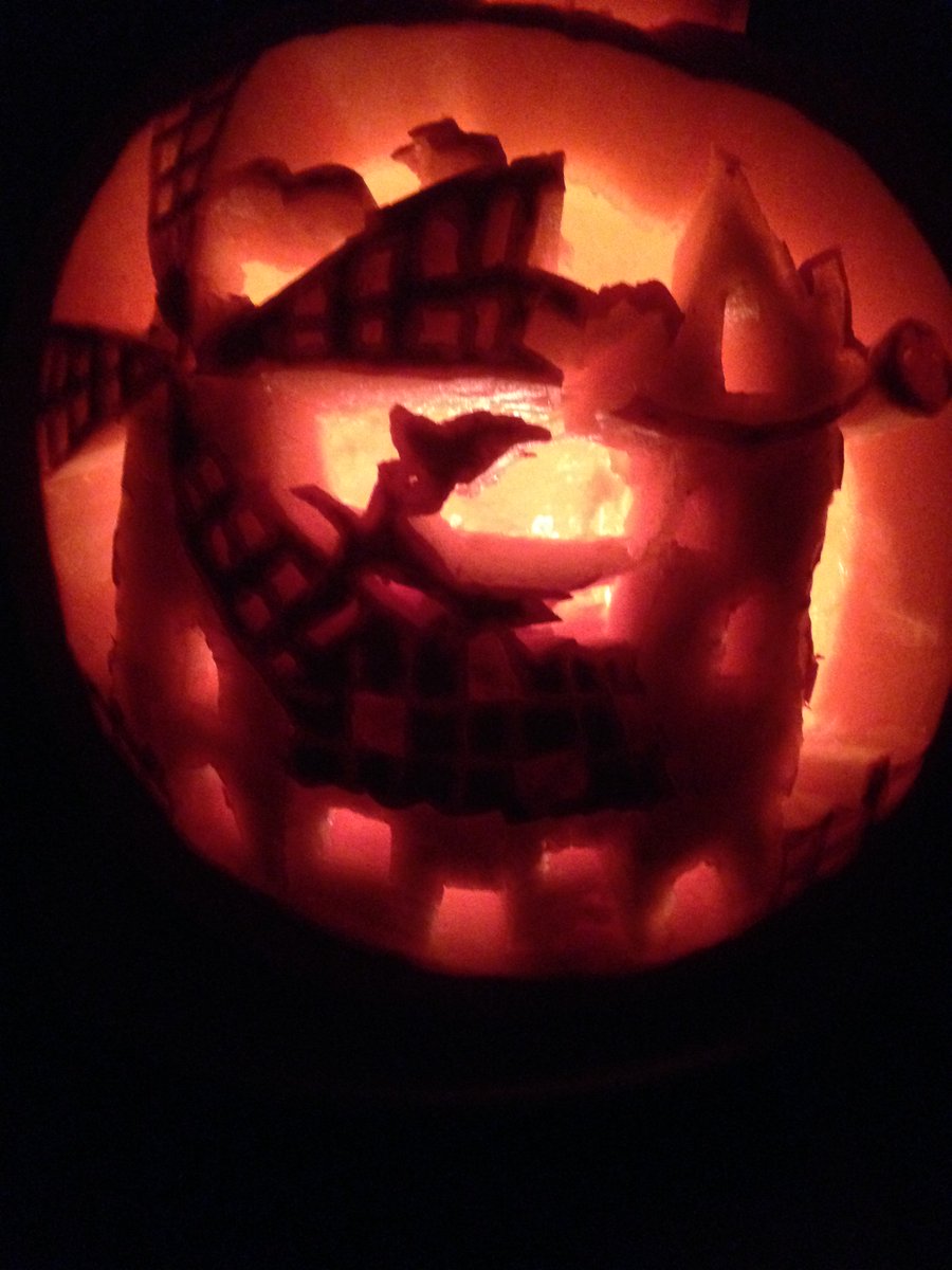 EnvAgencyAnglia's tweet photo. One of scariest things about #Halloween is that amount of plastic waste it can generate. A moment in your potion could mean a lifetime in the ocean, so why not help to #UnplasticthePlanet. #pumpkins #pumpkinpie #leafchains https://t.co/cGDUaLFrwO