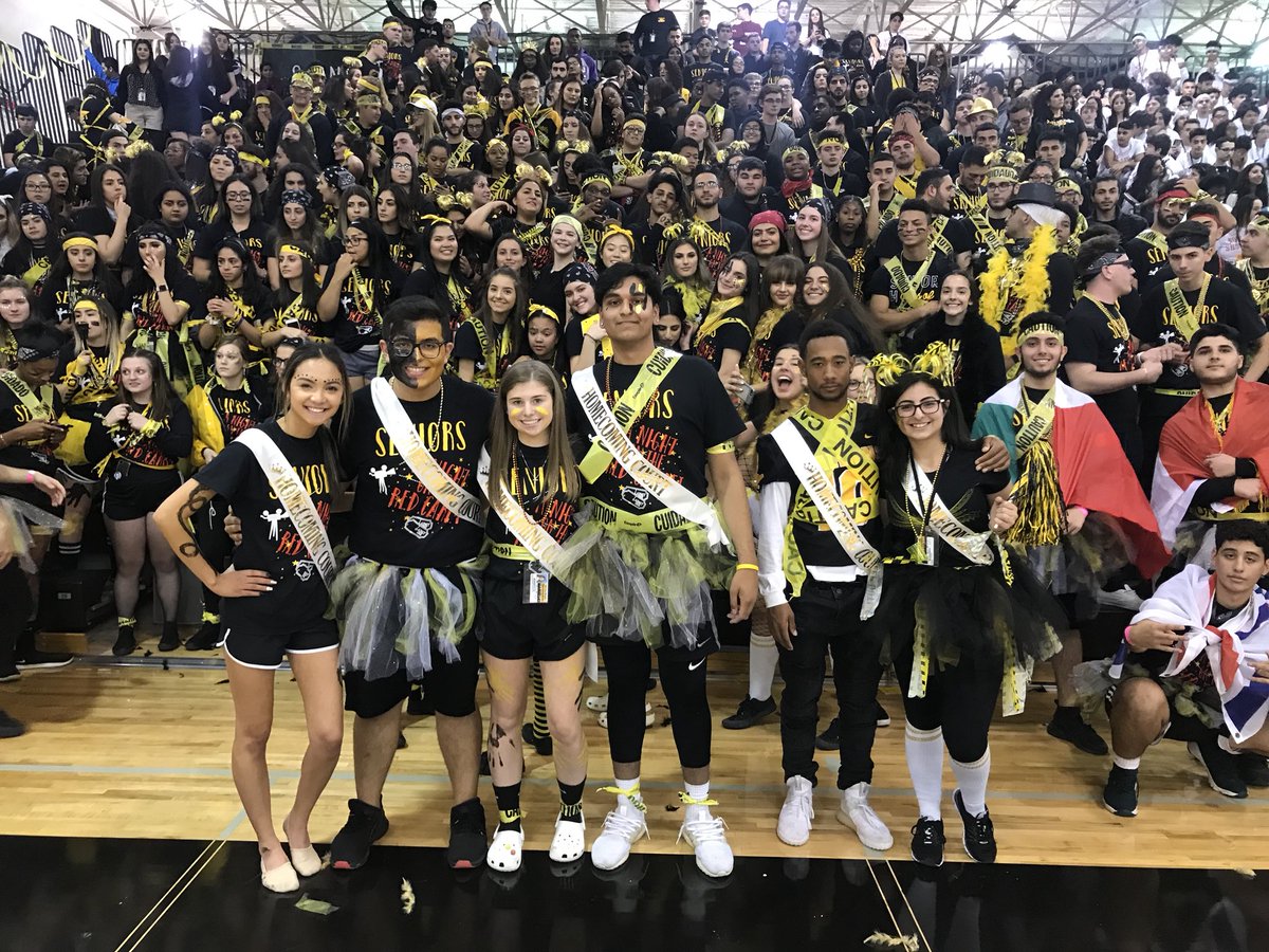 MsEIljo's tweet photo. We are ready for the game!  🎉👏🏼🏈🙌🏼⚽️💪🏼🎾☝🏾🏐👏🏾🏊🏽‍♀️🥁🎺🎉  Who’s joining us for some Friday night 🏈🏈🏈🏈!?!?! https://t.co/BFsxNEd8q7