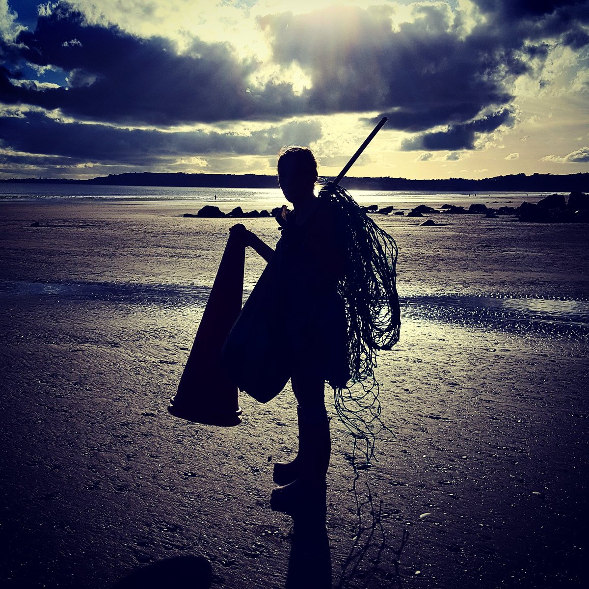 #Beachclean this Sunday 21st October at Amroth Beach 
#Pembrokeshire 11am start meet at the end of the coastpath/New Inn #surfersagainstsewage #plasticpollution #plasticwaste <a href="/sascampaigns/">Surfers Against Sewage</a> <a href="/2minbeachclean/">2 Minute Beach Clean</a> <a href="/KWTCoast/">Blue Flag Wales</a>