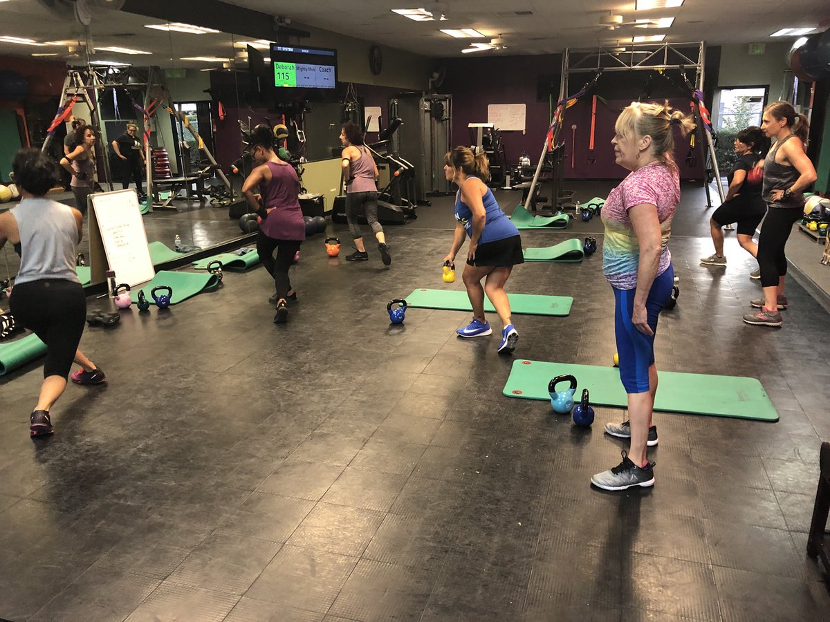 SWEATFitnessCtr's tweet photo. Sign up for #3FREECLASSES at https://t.co/iRopTeKSlj💧
Still sore from Wednesday #Kettlebell? #sorrynotsorry
#SWEATStockton #SWEAT #stockton #california #stocktonca #fitness #exercise #workout #getfit #strengthtraining #loveyourbody #loveyourself #friday #friyay #fridayfeeling https://t.co/vk3EjeiIYX