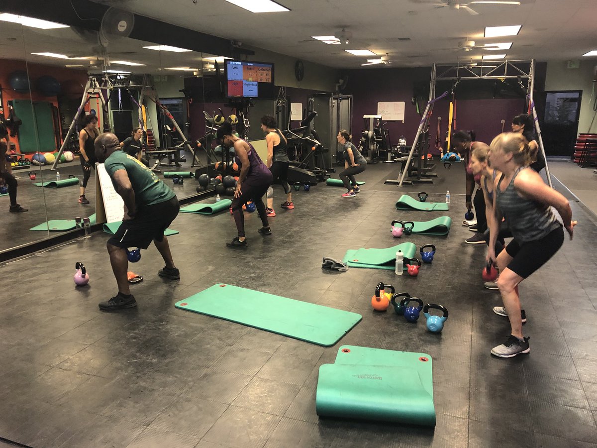 SWEATFitnessCtr's tweet photo. Sign up for #3FREECLASSES at https://t.co/iRopTeKSlj💧
Still sore from Wednesday #Kettlebell? #sorrynotsorry
#SWEATStockton #SWEAT #stockton #california #stocktonca #fitness #exercise #workout #getfit #strengthtraining #loveyourbody #loveyourself #friday #friyay #fridayfeeling https://t.co/vk3EjeiIYX