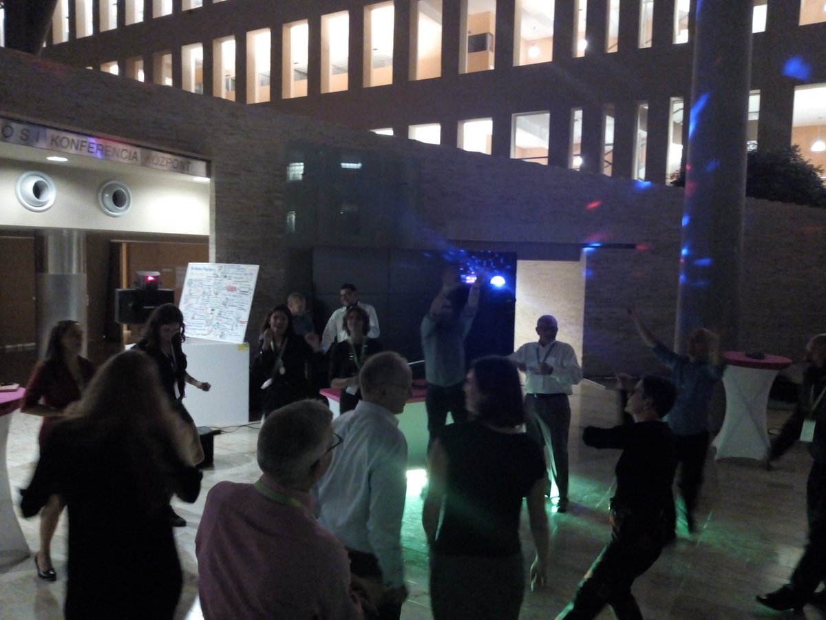 NickGMRichmond's tweet image. The #EODF18 conference continues in a slightly different format #extremelearning #leadership #whataretheorgdesigncriteria?