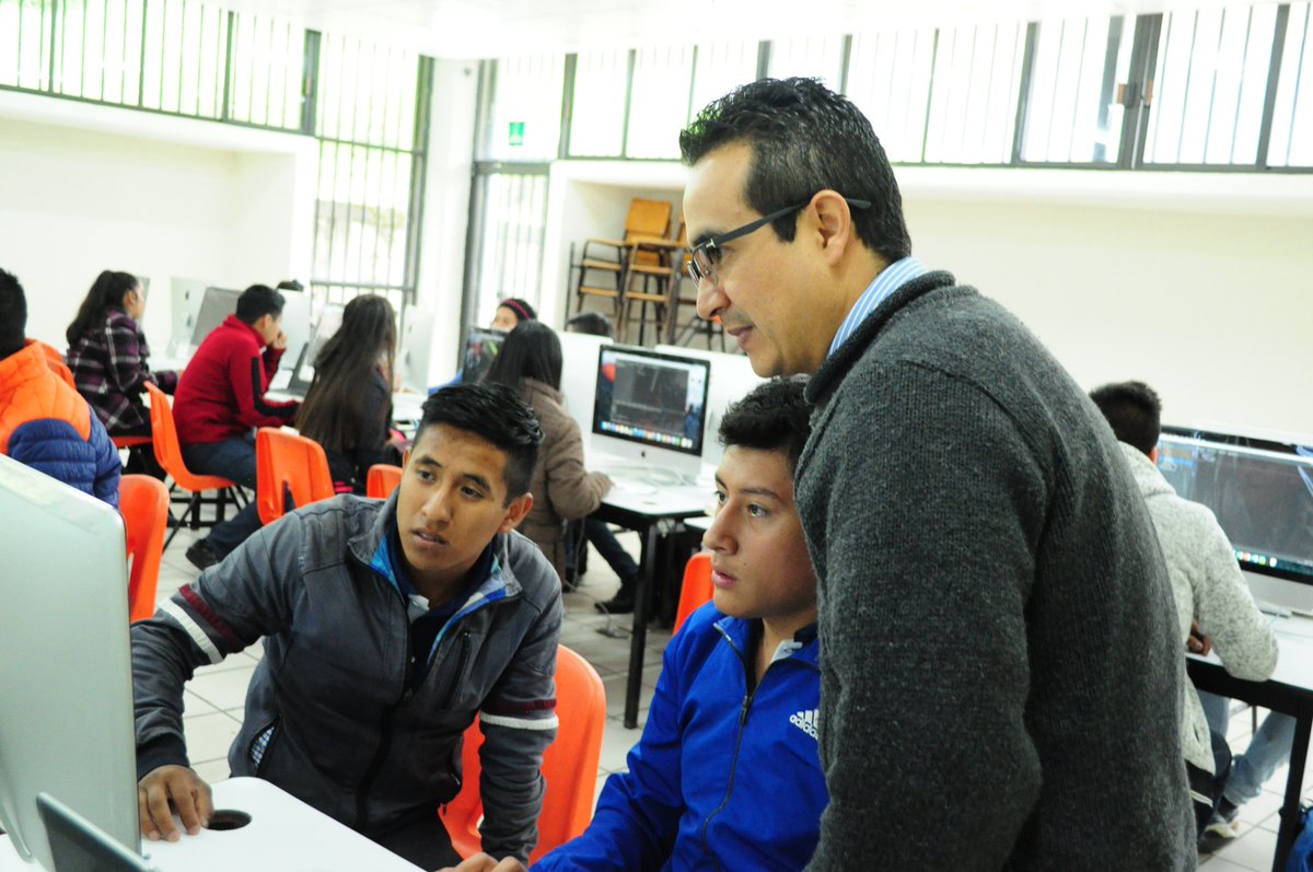 ITSZACAPOAXTLA's tweet image. #CongresoMultidisciplinario2018
El Mtro. Luis Alberto Espejo Ponce docente de la carrera de #IngenieríaInformática  imparte el taller de #IntroducciónAPython a jóvenes alumnos de #Informática, con el fin de que conozcan más sobre el lenguaje de programación de Phyton.