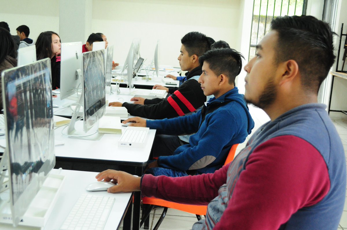 ITSZACAPOAXTLA's tweet image. #CongresoMultidisciplinario2018
El Mtro. Luis Alberto Espejo Ponce docente de la carrera de #IngenieríaInformática  imparte el taller de #IntroducciónAPython a jóvenes alumnos de #Informática, con el fin de que conozcan más sobre el lenguaje de programación de Phyton.