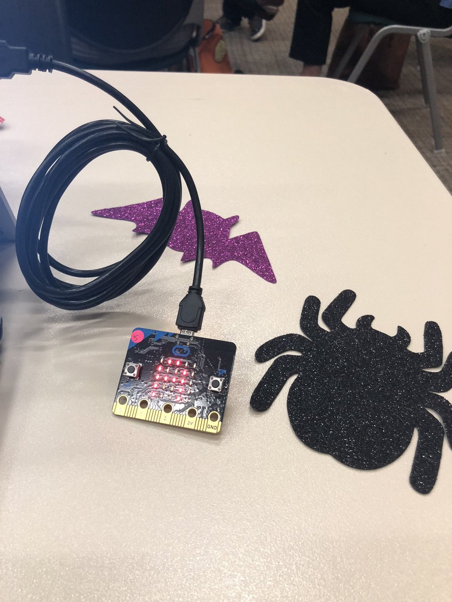 Den_Petersen's tweet photo. Squee! Playing with @microbit_edu in @MSMakeCode at #COLOETC! Thank you @AnnaOtto5280 for sharing your amazing CS edventures with us. Now to win rock, paper, scissors against my ETC friends! https://t.co/Yypnmpvnsd