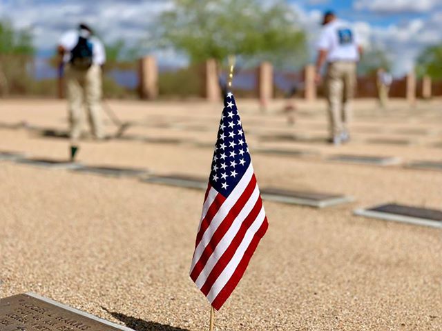 MCSOAZ's tweet photo. Last week, Detention Academy class 948 visited the National Memorial Cemetery of Arizona for a Community Outreach project. The recruits cleaned around 400 headstones that day. Great Community work, officers!
#FeelGoodFriday #FridayFeeling https://t.co/3YnhRzYn6r