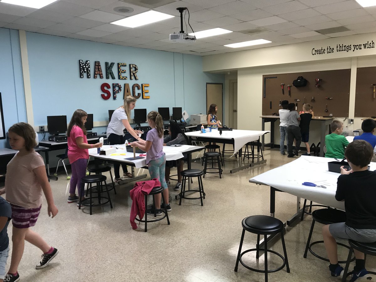 Tech_CoachLloyd's tweet image. Check out Mrs. @LearykSRI&apos;s Class!! #makerspace  #3rdgrade