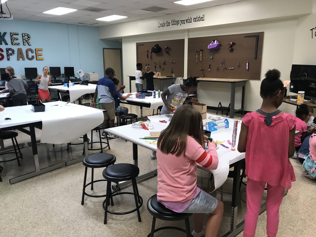 Tech_CoachLloyd's tweet image. Check out Mrs. @LearykSRI&apos;s Class!! #makerspace  #3rdgrade