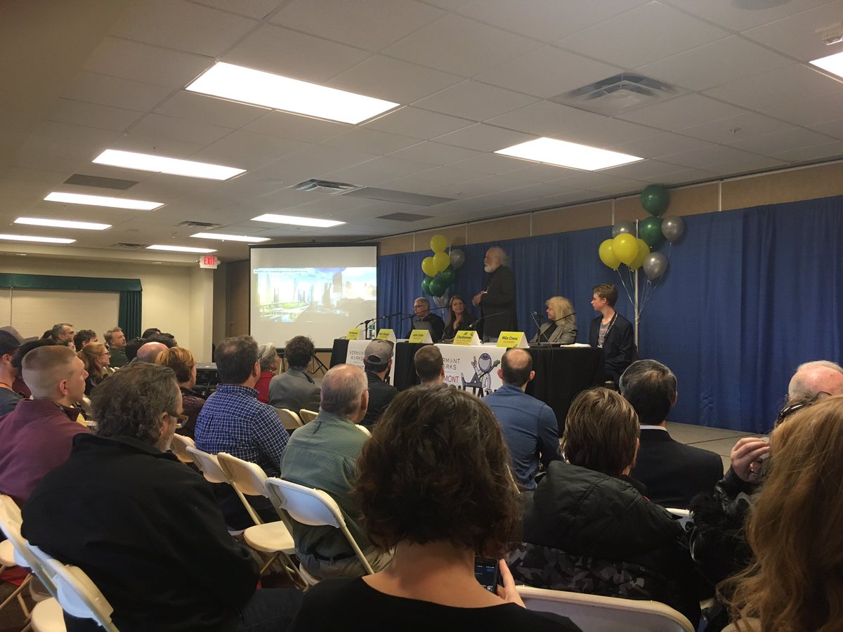 danyork's tweet image. Standing-room only crowd for #AI panel at #TechJamVT - looking forward to the discussion! #BTV