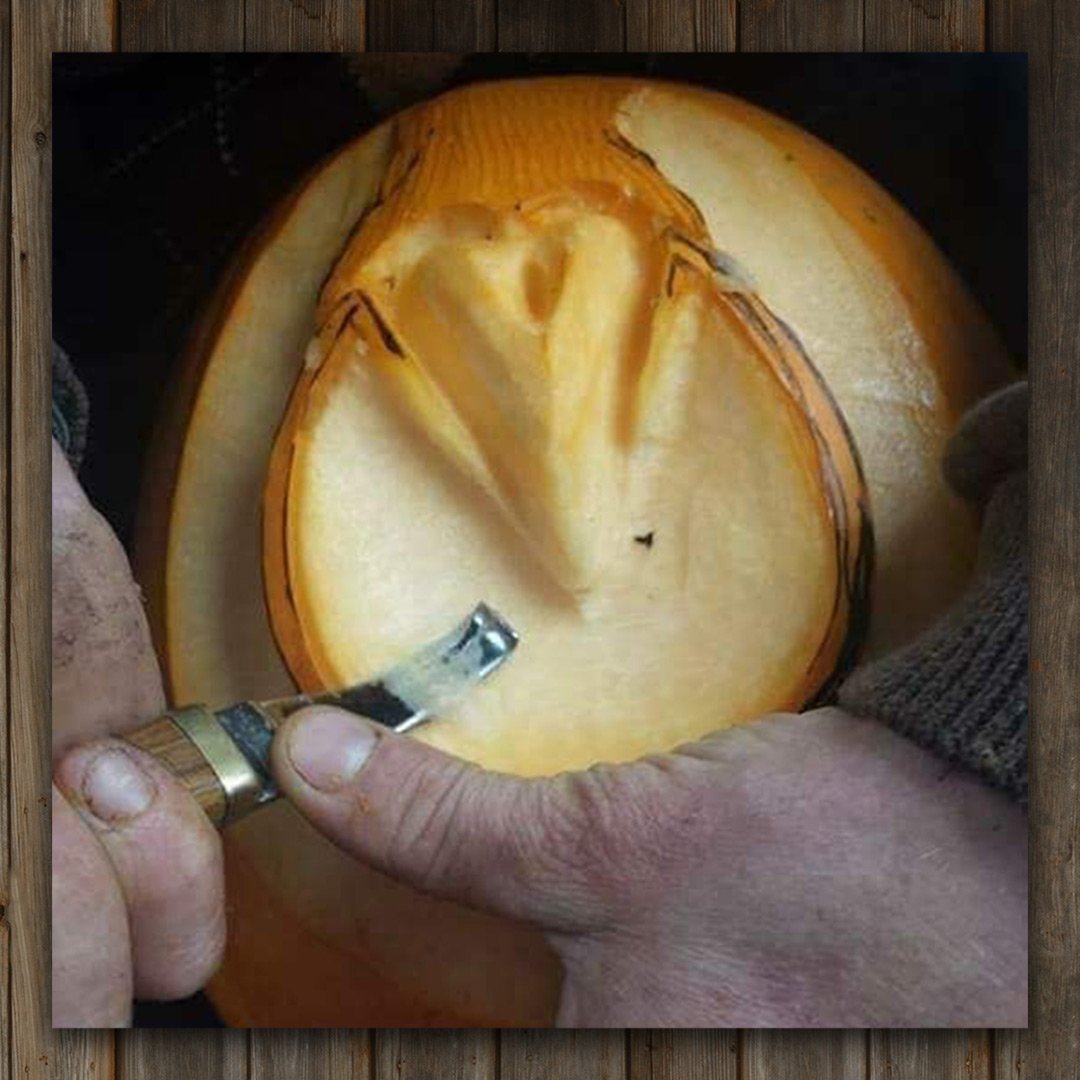 tough1equine's tweet photo. How a farrier carves their pumpkin. #FarrierFriday #farrier #pumpkincarving #october https://t.co/sEnY8uXn5s