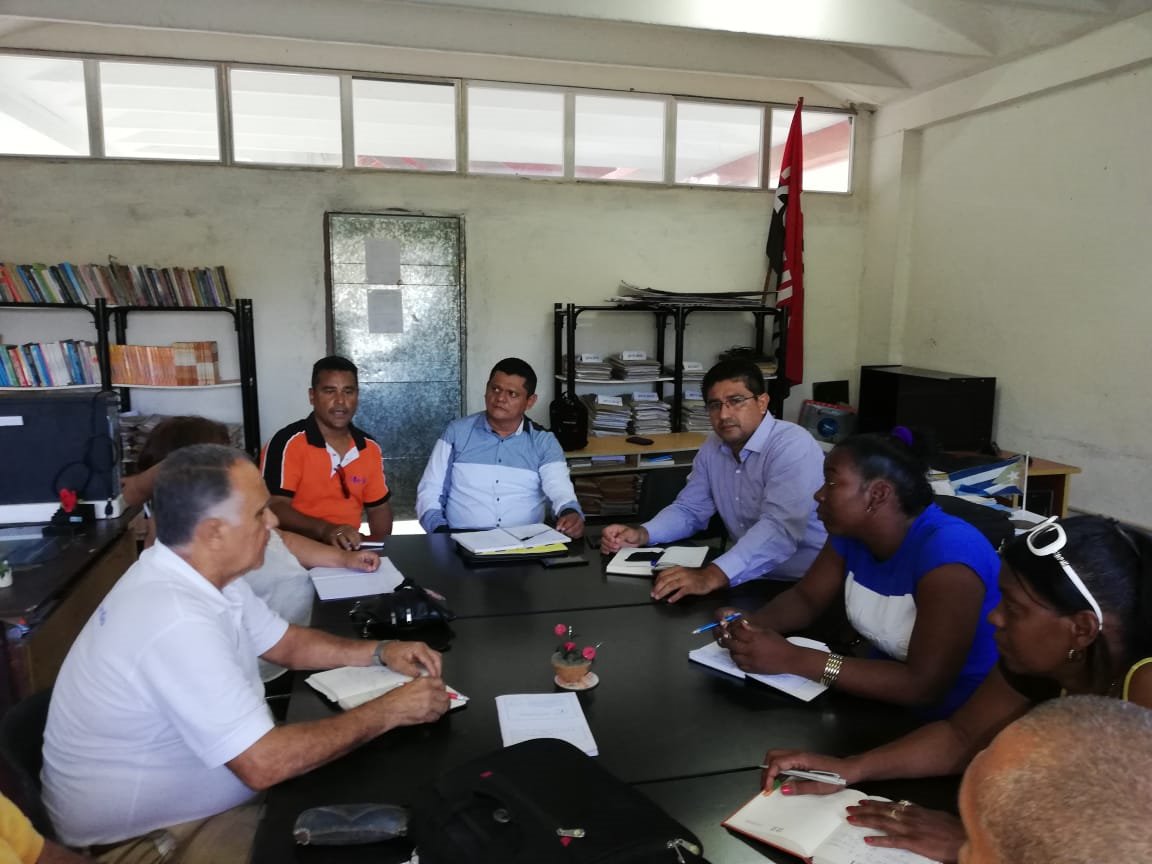 UNACAR's tweet photo. Mtro. Juan Pablo López Pérez, Director de Deportes y Dr. José Matos Ceballos, Gestor del P.E. de Educación Física y Deporte de @UNACAR  participan en trabajos de la comisión de doble titulación con sede en la Universidad de Cienfuegos @ucfgos https://t.co/y4m991n6mX