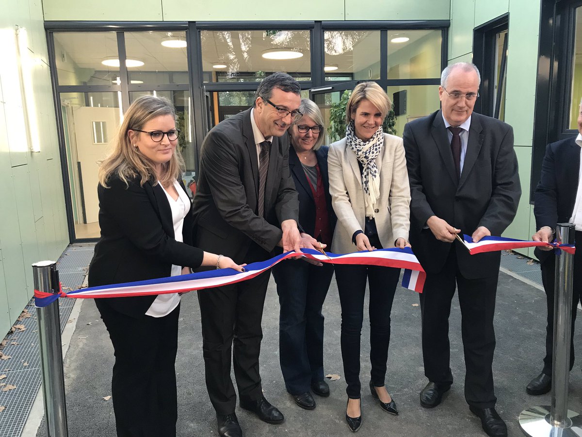 sve83's tweet photo. Inauguration au nom de @vpecresse et @iledefrance de l’école Rabelais à EAUBONNE financée à hauteur de 300 000 € par la région dans le cadre d’un contrat d’aménagement regional. Bravo à Gregoire Dublineau, Aurore Jacob, maire et VP du @valdoise ainsi qu’à l’ensemble des équipes https://t.co/3a9YFEiBRT