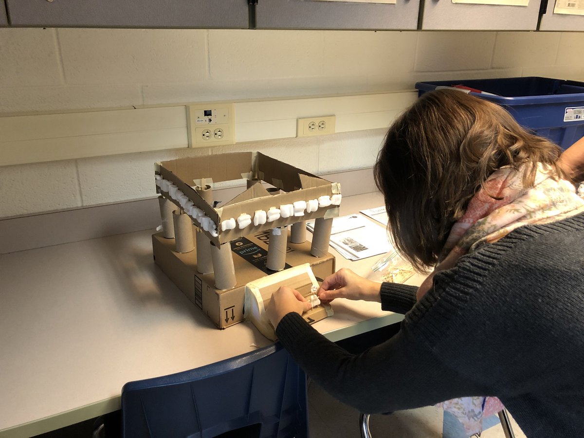 StephKlineTeach's tweet photo. Wow!  The Parthenon!  Way to go STEM geniuses. #LSinnovation @BenFeeney https://t.co/8UetC0uiuf