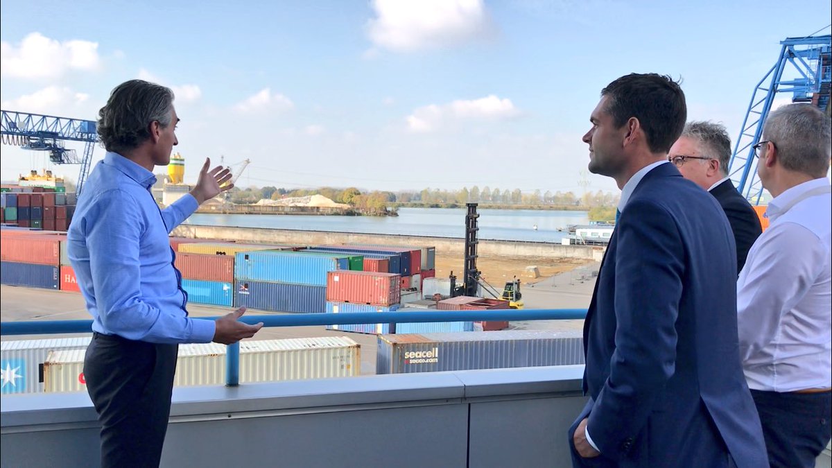 Akkerjoost's tweet photo. Mooie werkbezoeken aan 
@janlinderssuper en @VormVrij_3D, Bargeterminal Born @WAALHAVENcntrs en @LivarVarken. @Limburg werkt aan gezonde voeding, snelle logistiek en creatieve industrie! Dank @fpekema @JvHulsteijn @HolgerRodoe @BramNijst https://t.co/jLkANJMUgt