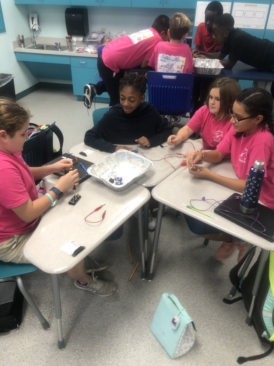 MrKolesnik's tweet photo. Fifth grade learning the difference between series and parallel first “hand” @Beachland_ES @IRSuper1 @IRCSchools #howBESlearns https://t.co/uYPuwzEodD