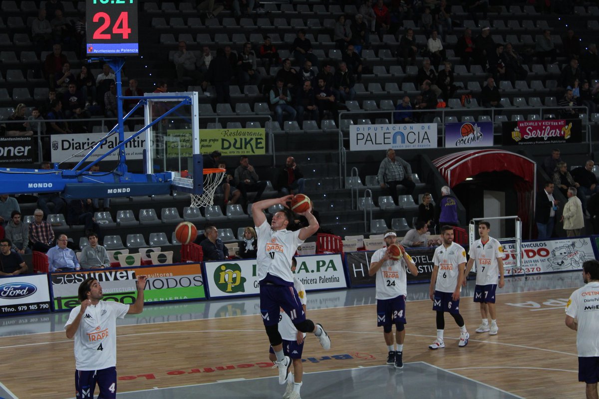 GacetadeCYL's tweet photo. Comienza el @PalenciaBasket Vs @TAUcastello en el Pabellón Municipal de los Deportes de #Palencia 🏀 https://t.co/yRZHZGnBds