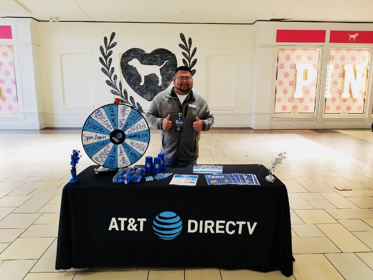 #ATTMobileteam coming to you live from St Cloud MN @CrossroadsCtr Come join our family, we got games, giveaways and offers too good to pass!! @brianjshay @BrianWest_NP <a href="/fjdevereux/">Fred Devereux</a> <a href="/gigem96r/">Ray Aguirre</a> <a href="/shawnglinski/">Shawn Glinski</a> @AhsanMelwani <a href="/SamCoonMNP/">Sam Coon</a> <a href="/CarmenC1110/">Carmen Campbell</a>