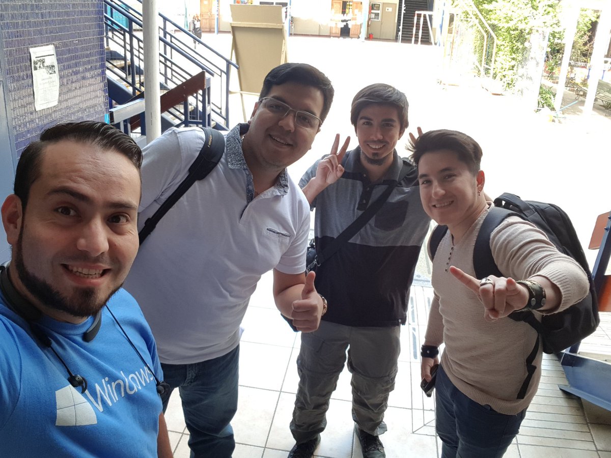 eduardoquiroga's tweet image. Vamos por nuestra tercera semana cooperando en evangelizar las #ciencias de la #computación incorporando #pensamiento #algorítmico a la comunidad estudiantil del #Liceo #Carmela #Carvajal de #Prat gracias por permitirnos compartir #ingeniería #aplicada