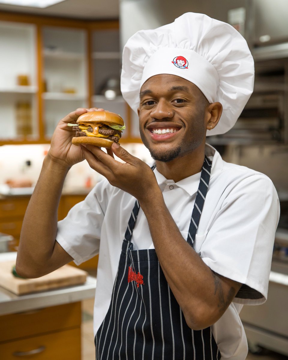 DemetriusHarmon's tweet image. Look at this S'Awesome Bacon Classic! Made here in the @Wendys test kitchen. #ad