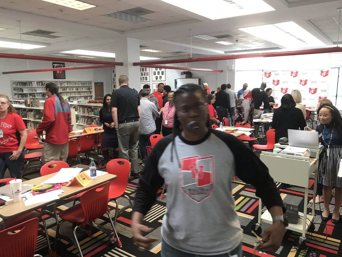 RisingRoGo's tweet photo. Awesome PD for our awesome Waltrip Teachers! @CamedraJ @SarahRacz #HISDEmpowered #LitCommit https://t.co/mTNMC4KnLr