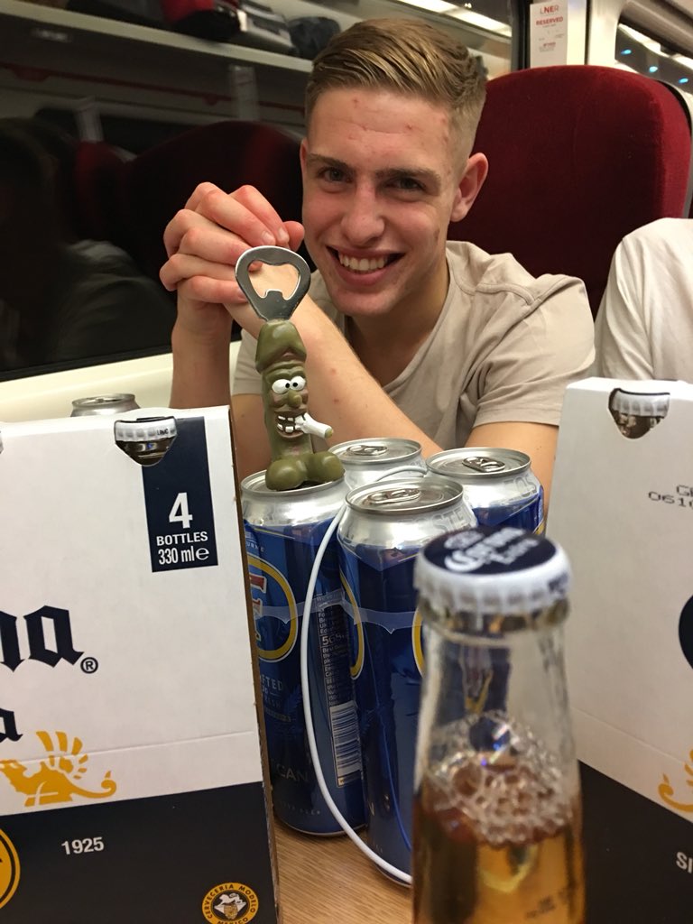 eddyh97's tweet photo. Freddie Holman loves away days 🔵⚪️ https://t.co/IifUQVHiPt