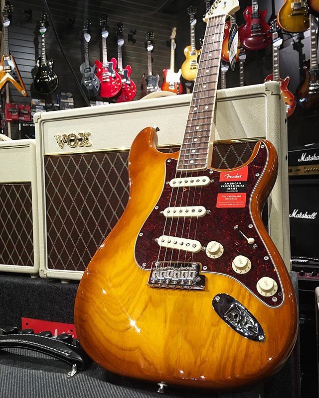 MyArtsMusic's tweet image. 🤯”A limited Edition American Professional Strat with a channel bound neck? I’ll take it!” -you. .
.
.
.
.
.
.
#directquote #theartsmusicstore @fender @fender_guitars #fender #channelbound #rosewoodneck #stratocaster #strat #fenderstratocaster #music … ift.tt/2OwRXwO