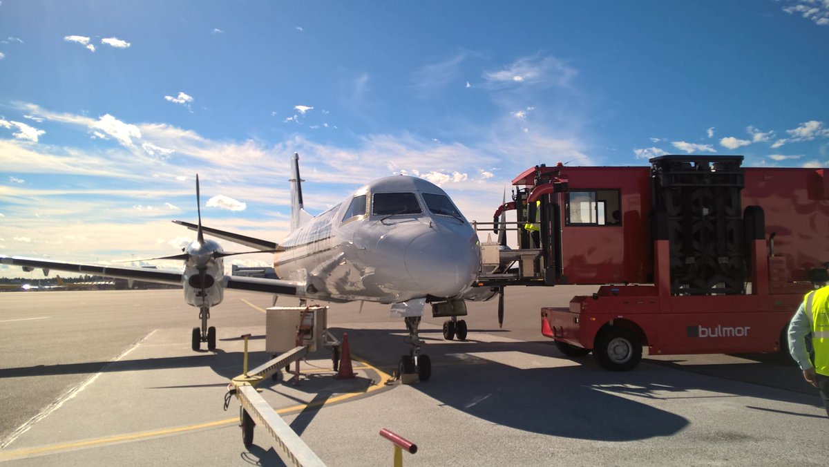 special_assist's tweet photo. Ambulift docking to aircraft https://t.co/zgoJ0Q9Y92